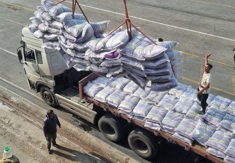ترخیص دومین محموله ۲۴۰۰ تُنی برنج وارداتی‌ در بندرعباس - خبرگزاری مهر | اخبار ایران و جهان