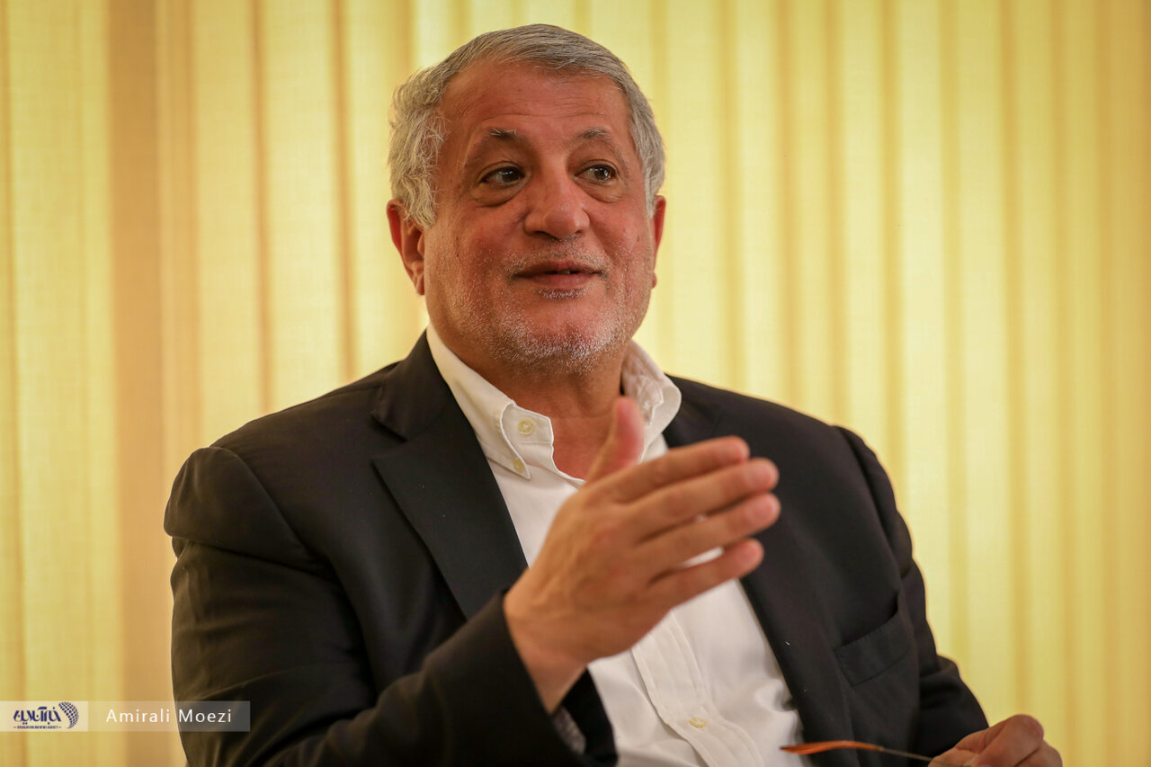 مقاومت تاریخی مقابل اختیار شوراها؛ مسئولیت پلیس راهنمایی رانندگی باید به شورای شهر واگذار می‌شد/ کلان‌شهرهای ایران سیاسی اداره می‌شوند