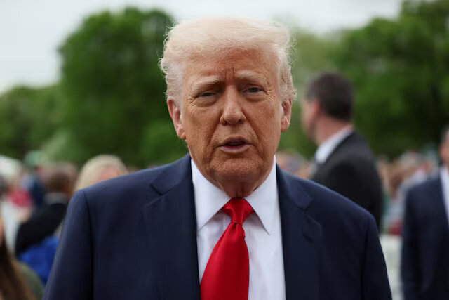 حمله ترامپ به نیویورک تایمز: گزارشی مغرضانه بود/ پیتر بیکر زندگینامه‌ «کاملا چاپلوسانه‌ای» دارد