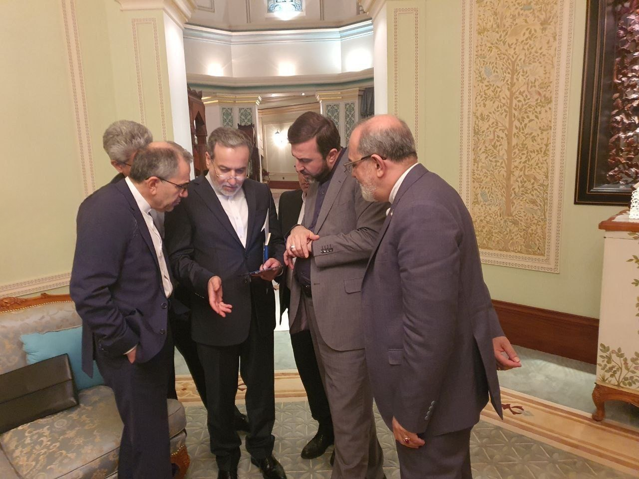 مذاکرات رو به پیش، اما با چالش