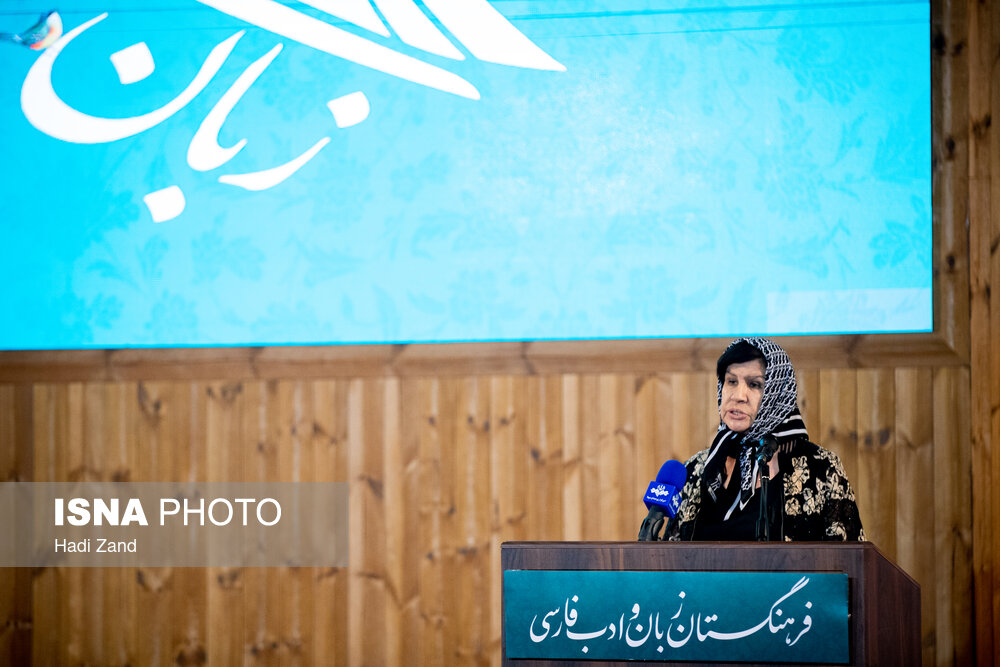 فارس همه ما مدیون زبان فارسی هستیم