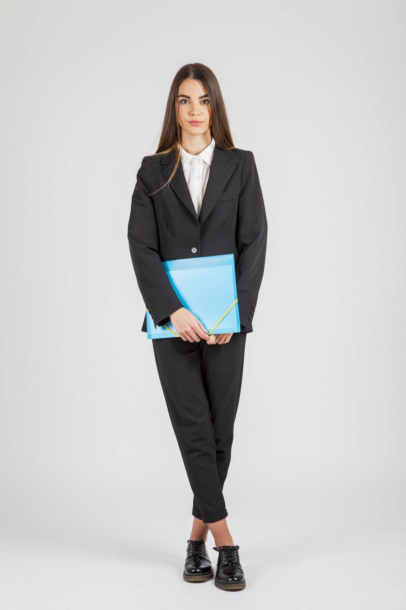 چگونه لباس رسمی را با کیف و کفش هماهنگ کنیم؟