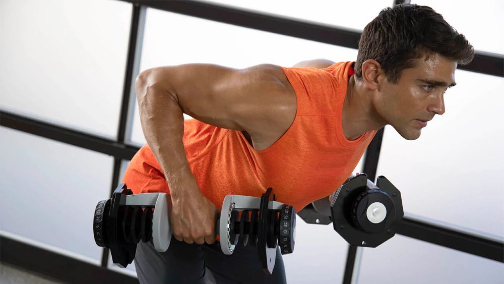 اصلی ترین حرکات زیر بغل با دمبل برای فرم دادن بالا تنه و پشت بازو